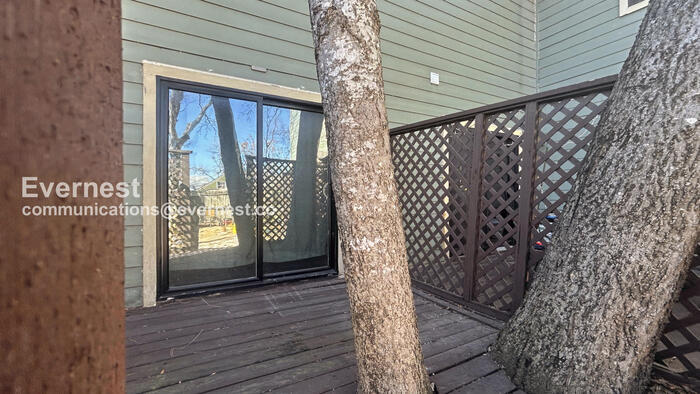 Building Photo - 900 Taulbee Ln