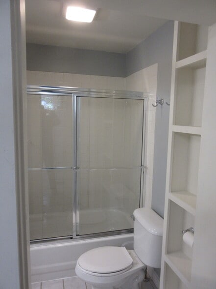 bath - 307 W Columbia Ave