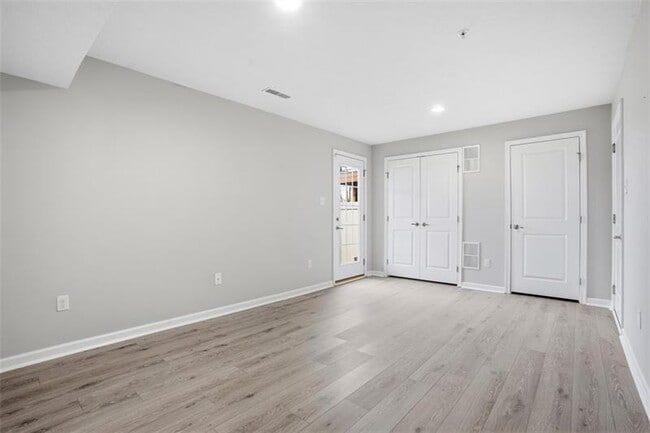 Building Photo - 404 Aprilmae Way