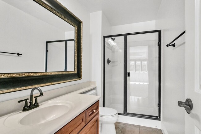 Building Photo - Great Two Bedroom Corner Unit in Villa Tos...