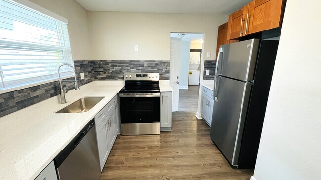 Building Photo - 2536 Woodgate Blvd