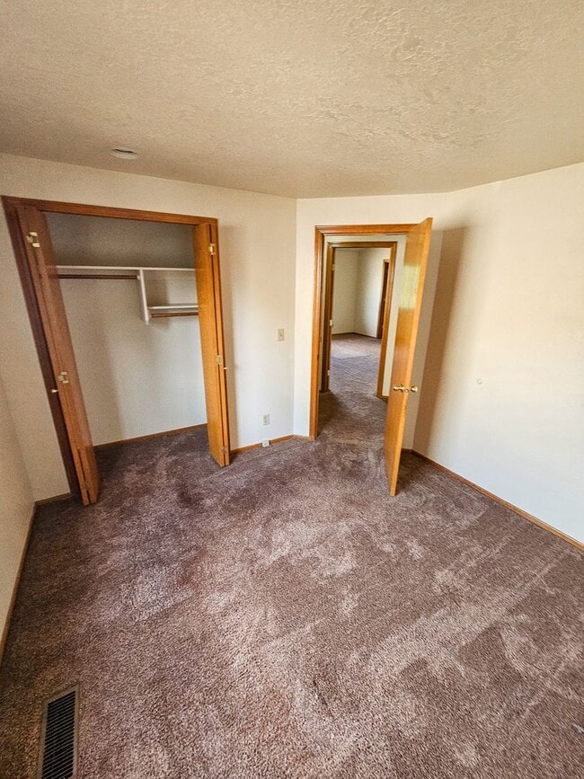 Building Photo - 1097 Summer Breeze Dr N