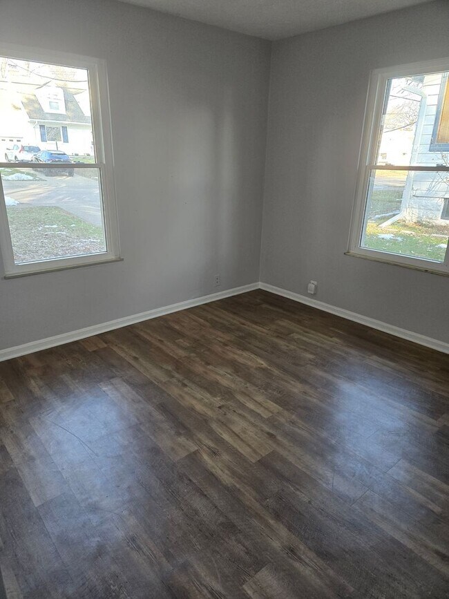 Building Photo - 4175 Webster Ave