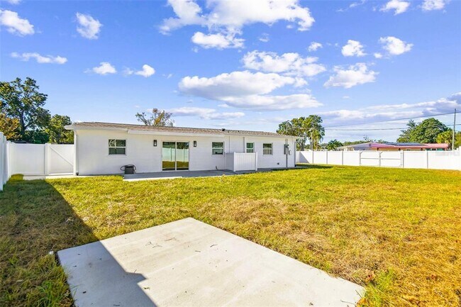 Building Photo - 7717 W Powhatan Ave