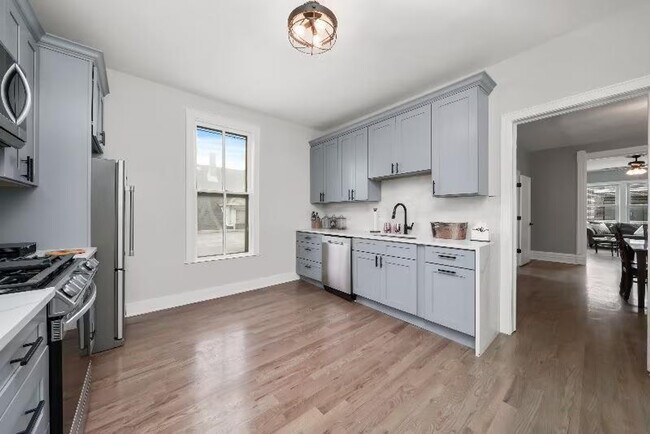Building Photo - 2962 N Clybourn Ave