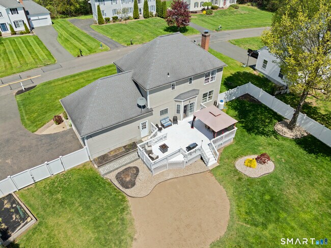 Building Photo - 5 Ice Pond Rd