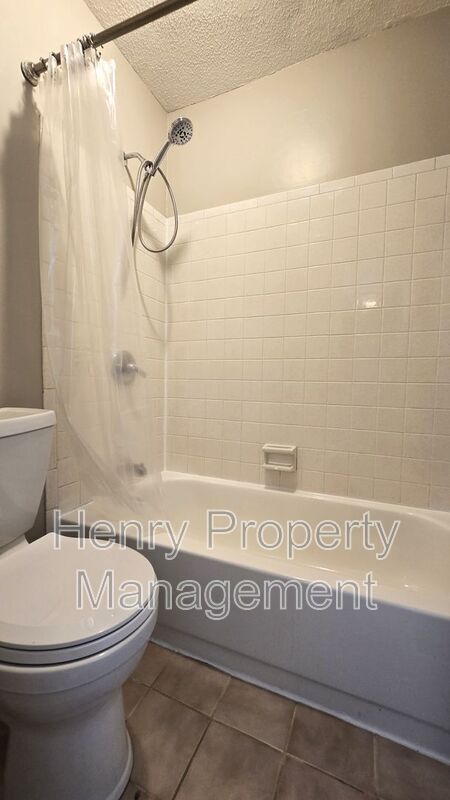 Building Photo - 4265 The Oaks Dr