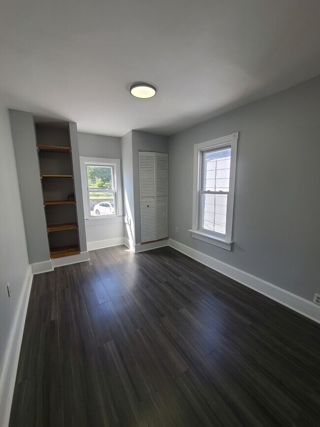 Building Photo - Three Bedroom one bath with off street parking