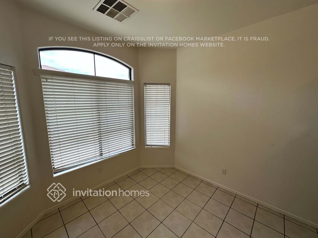 Building Photo - 2213 W Carolina Dr