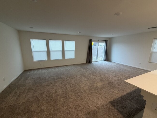 Building Photo - Stunning 4-Bedroom Home with Loft & Den – Spacious and Move-In Ready!