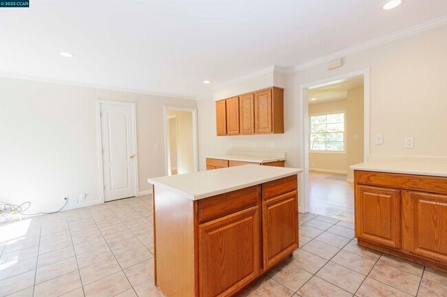Building Photo - 409 Soule Ave