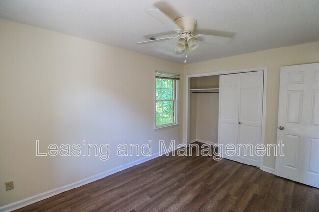 Building Photo - 910 Sea Gull Dr