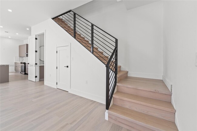 Building Photo - 740 NW 24th Ct