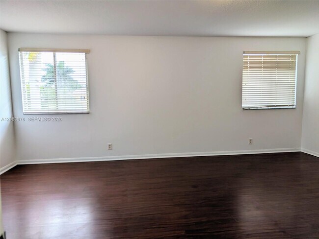 Building Photo - 911 Phoenix Way