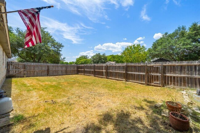 Building Photo - 301 Zebra Dr