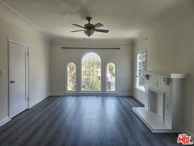 Building Photo - 517 Serrano Ave