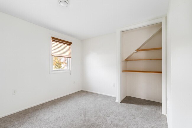 Building Photo - 689 2nd St