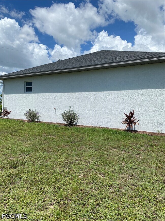 Building Photo - 1732 SW 31st Ln