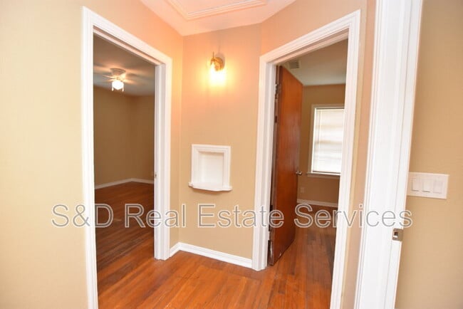 Building Photo - 738 E Valencia St
