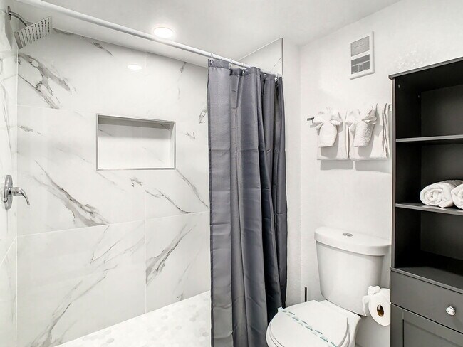 Building Photo - Westpointe Boulevard, Orlando, FL 32835 - 2 BR 2 BA condo