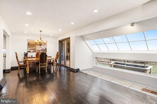 Building Photo - 85 Railroad Ave