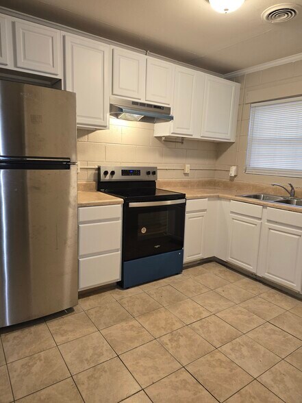 Building Photo - 830 E Lenoir St