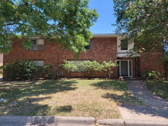 Building Photo - 4714 Oakshire Dr