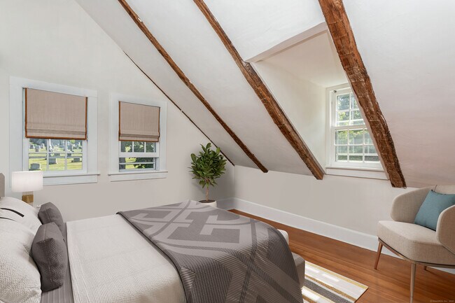 Building Photo - 96 Kings Hwy N