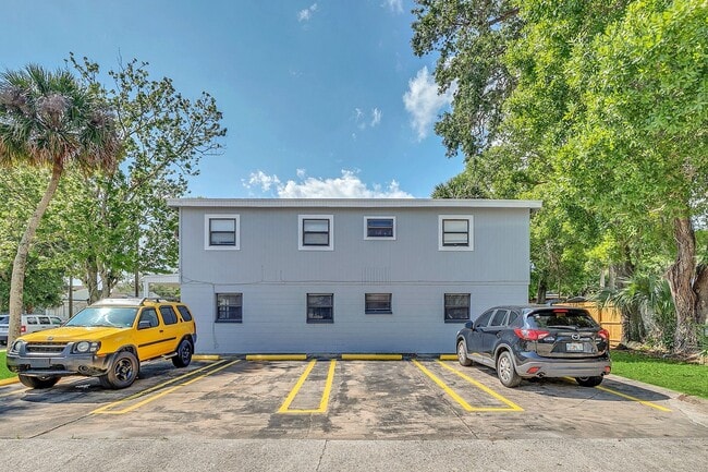 Building Photo - 2/1 Unit for rent in Titusville