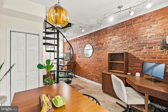 Building Photo - 1537 Marion St NW