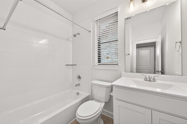 Building Photo - 3203 Home Ct