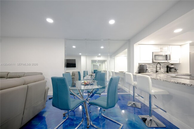 Building Photo - 1551 NE Miami Gardens Dr
