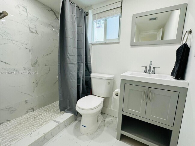 Building Photo - 414 SE 14th St