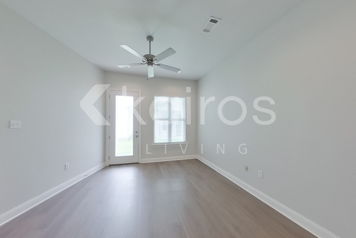 Building Photo - 4816 W Dacha Ln