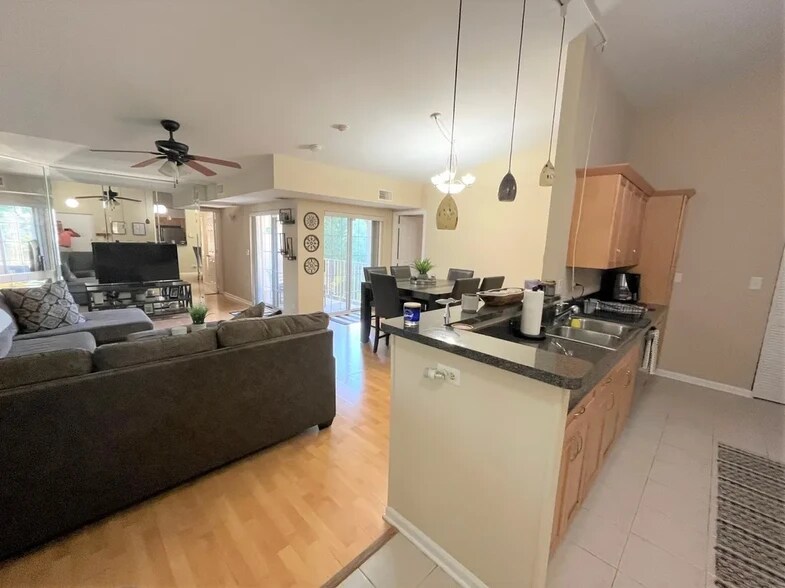 Building Photo - 728 N Gary Ave