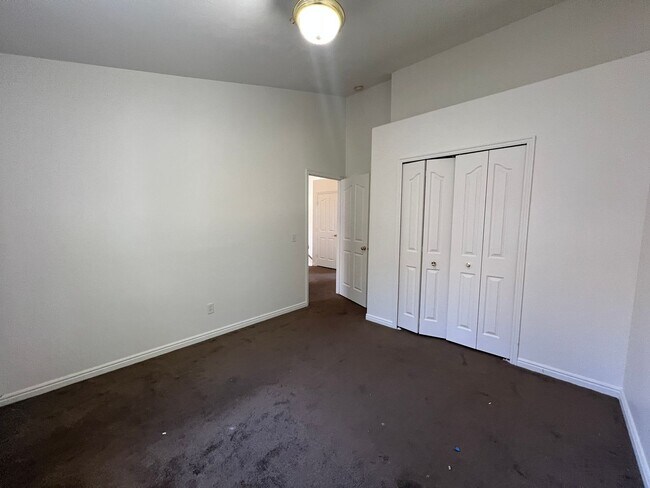 Building Photo - 652 N 2720 E