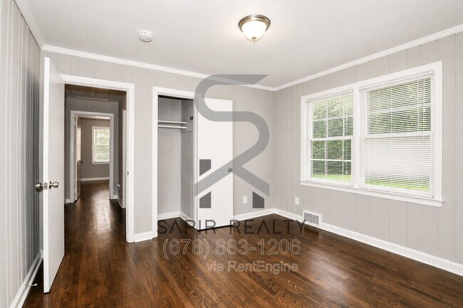 Building Photo - 904 Scott Cir