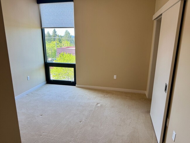Building Photo - Architecturally Significant High End Unit-...