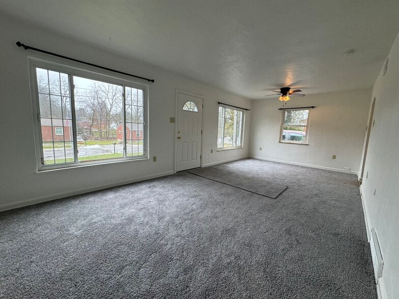 Building Photo - 110 Southvue Ct