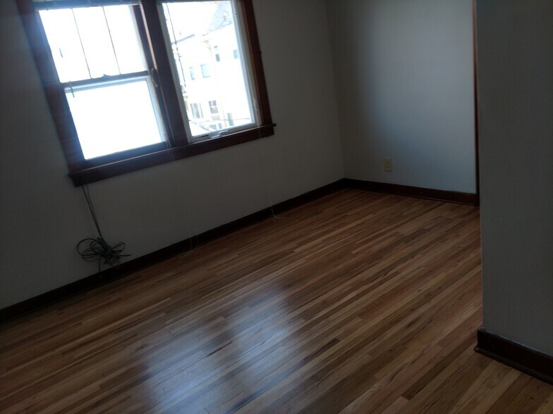 Building Photo - 414 Grand St