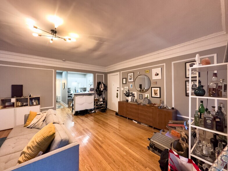 Building Photo - 441 W Melrose St