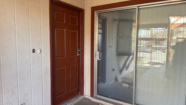 Building Photo - ONE BEDROOM ONE BATHROOM APARTMENT AVAILABLE FOR RENT !!!