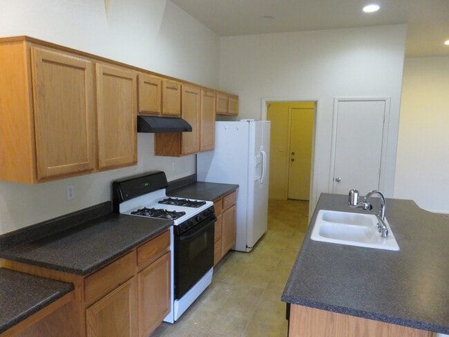 Building Photo - Huge family room with kitchen nicely tucked in the middle.