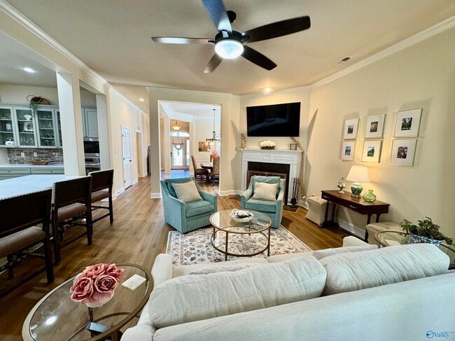 Building Photo - 1024 Split Rock Cove