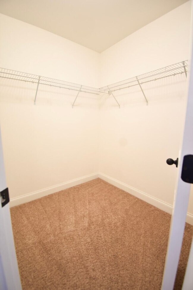 Building Photo - 4 Bedroom 2 Bathroom- Small Pets Considered