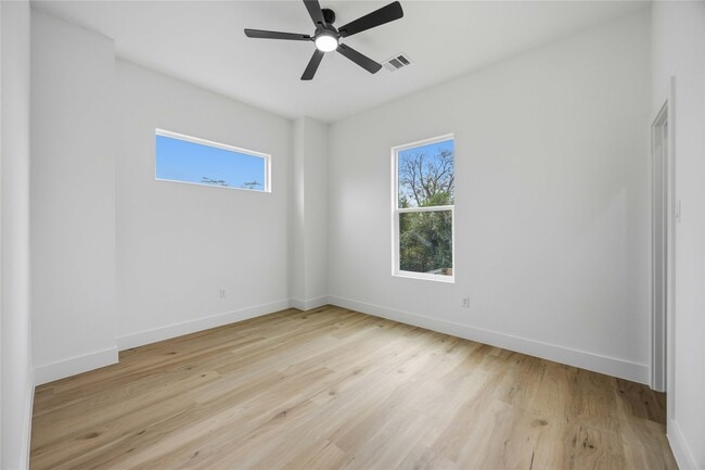 Building Photo - 9019 Comal St