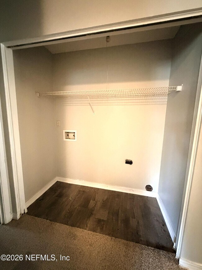 Building Photo - 460 Bentwood Ln