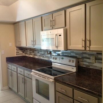 Building Photo - 2960 Woodruff Dr SE