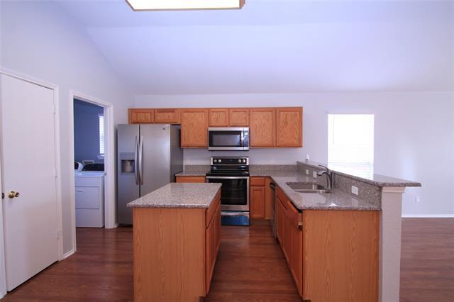 Building Photo - 824 Dixon Ln