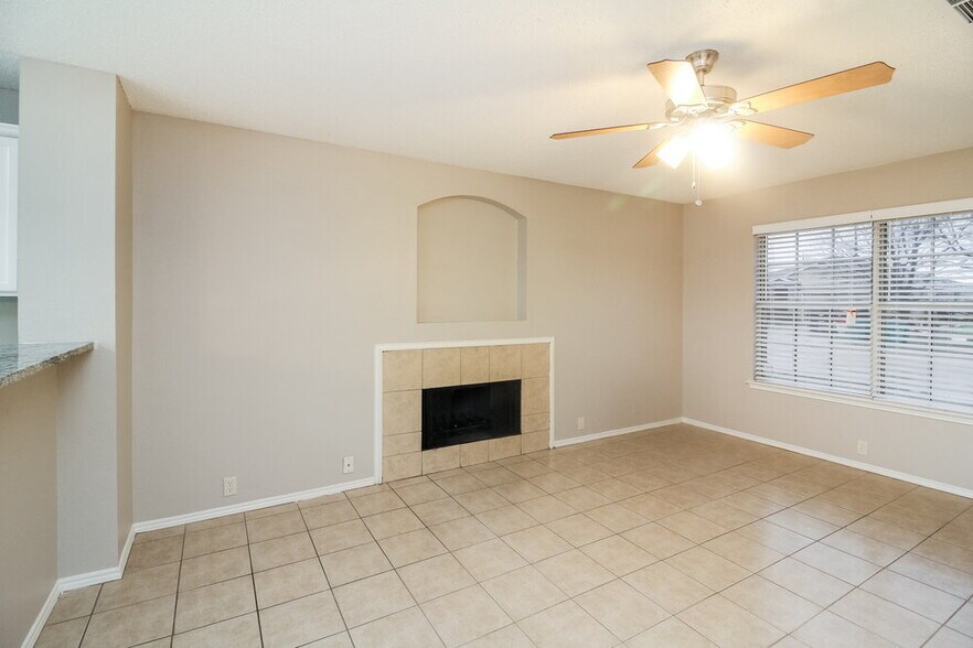 Building Photo - 1616 Columbia Dr